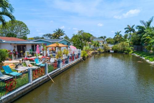 Luxury Waterfront Home, With Private Hot Tub, Hallandale Beach, Casinos, Shops