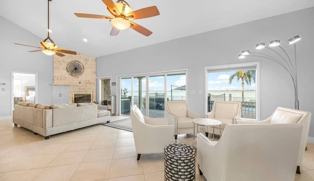 Luxury Waterfront Pool Home-5BD/5BA