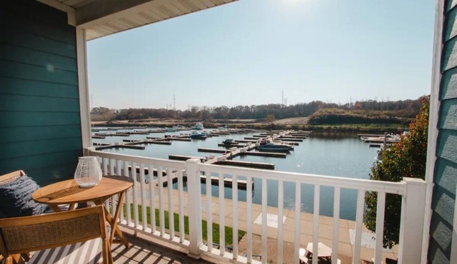 Luxury Waterfront 2 Bedroom Condo by Lake Michigan
