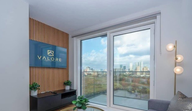 Luxury Waterfront 2BR | Free Gym Access + Parking