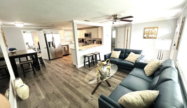 Luxury Waterfront 3-Bedroom Boaters Retreat