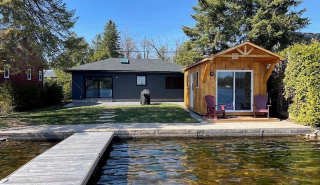 Luxury Waterfront Bungalow on Sturgeon Lake