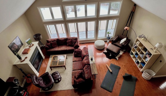 Luxury Waterfront Retreat, 4-bedrooms + bunkie and private dock, AC and Wifi