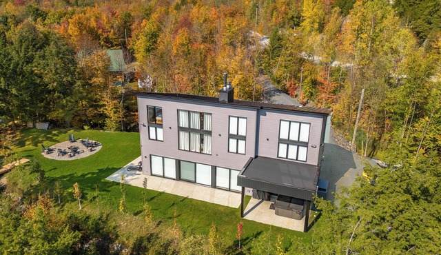 LUXURY WATERFRONT CHALET