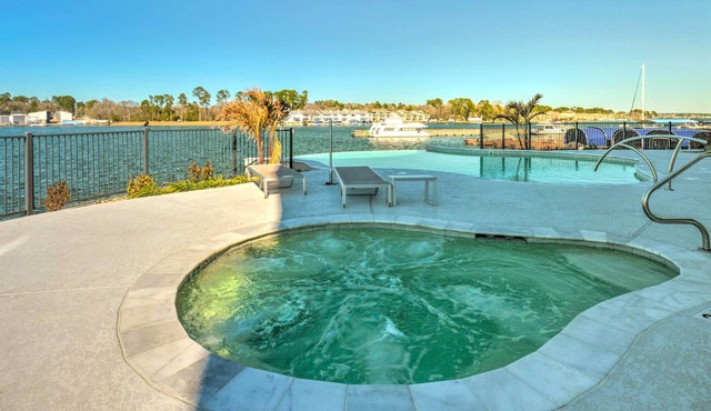 Luxury Waterfront Condo w/ Grill + Fire Pit