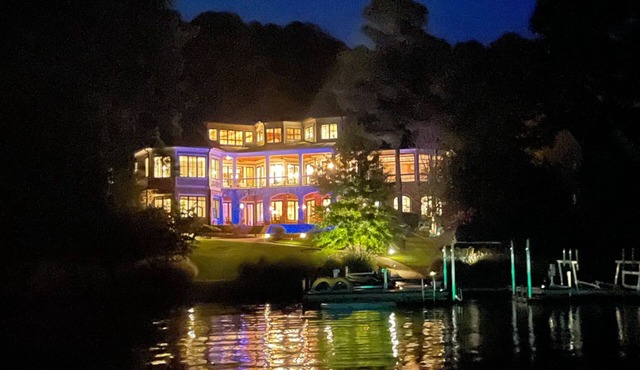 LUXURY WATERFRONT ESTATE ON LAKE OCONEE