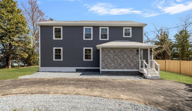 Luxury Waterfront House in Portsmouth, RI with Direct Beach Access