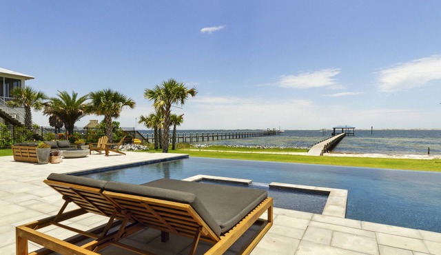 Luxury Waterfront Home, Private Beach, Infinity Pool, Hot Tub, 4 Beds, 3.5 Bath