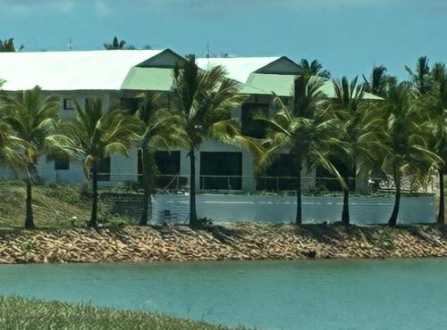 Luxury waterfront home Hinchinbrook Lodge