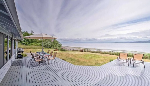 Luxury Waterfront Home w/Pool on the Puget Sound!