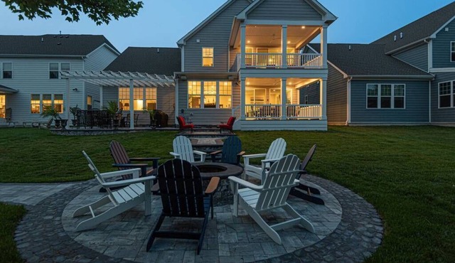 Luxury Waterfront Home w private Boat Dock, Community Indoor/Outdoor Pools