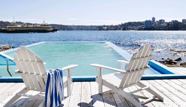 Luxury waterfront house on Harbour with pool!