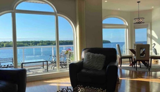 Luxury Waterfront Kingston