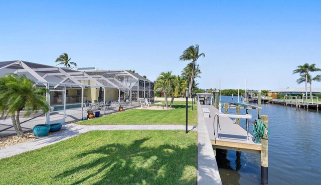 Luxury Waterfront Paradise