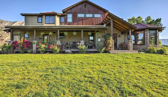 Luxury Waterfront Parachute House w/Fire Pit!