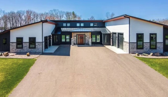 Luxury Waterfront Retreat in Schofield