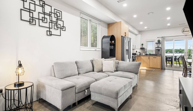 Luxury Waterfront Retreat | Casa Del Capo | Sauna, EV, Pizza Oven & Lake Views