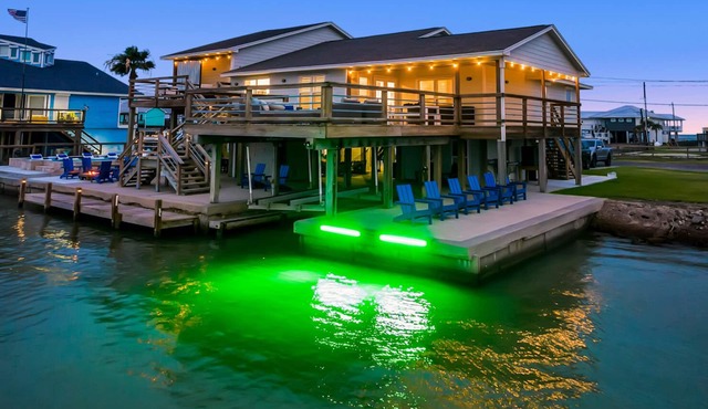 Luxury Waterfront Retreat: Pool, Fishing & 5BR, Sleeps 12