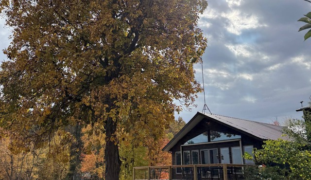 Luxury Waterfront Retreat on Black Lake