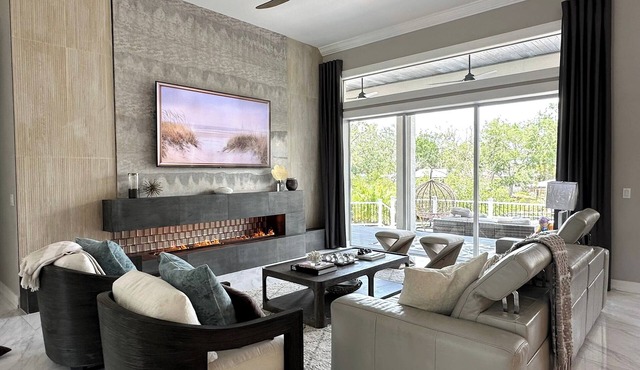 Luxury Waterfront Retreat – Kayaks, Jet Skis, Biking & Beaches at Your Back Door