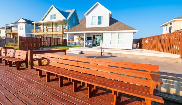 Luxury Waterfront Rockport Villa with private pool and fishing dock