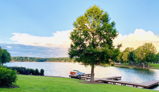 Luxury Waterfront Suite/Prime Location!
