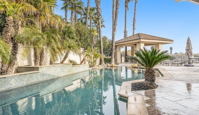 Luxury Waterfront Family Retreat – Pool, 1-Min to Fast Water