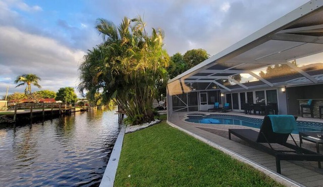 Luxury Waterfront Home minutes from the beach