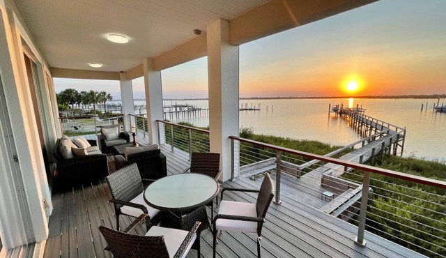 Luxury Waterfront Vacation Rental - Pool, Hot Tub, Pier.
