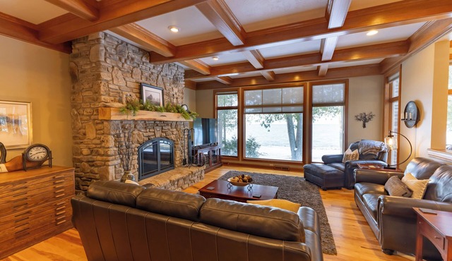 Luxury Waterfront Retreat in Southern Door