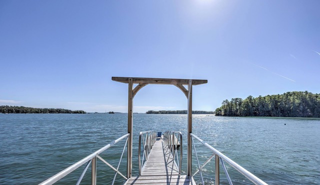 Luxury Waterfront Vacation Rental in South Freeport - Private Dock on Casco Bay