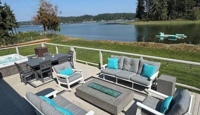 Luxury Waterfront with Hot Tub, Kayaks, Private Floating Dock, Single Story Home