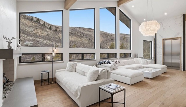Luxury West Vail Retreat - Hot Tub & Amenities