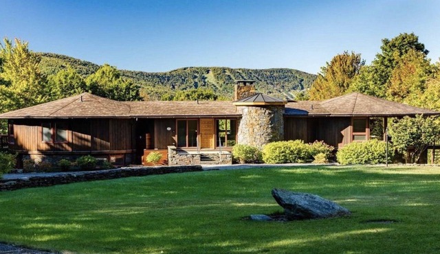 Luxury Windham Chalet with Spa/11 acre/15 sleeps