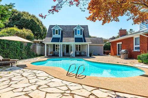 Luxury Wine Country Retreat- Pool, Hot Tub and Games