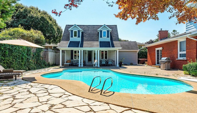 Luxury Winery Country Retreat: Pool, Hot Tub and Games