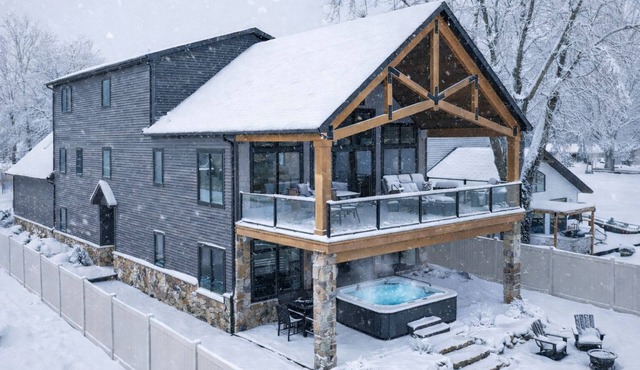 Luxury Winter Ski Cabin Retreat - Hot Tub — Just 2 Hours from Chicago