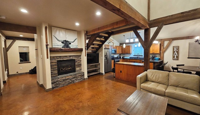 Luxury Winter Ski Vacation Retreat in Big Sky - Hot Tub