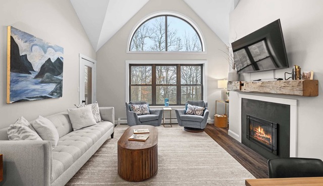 Luxury Winterplace Condo Steps from the Lifts