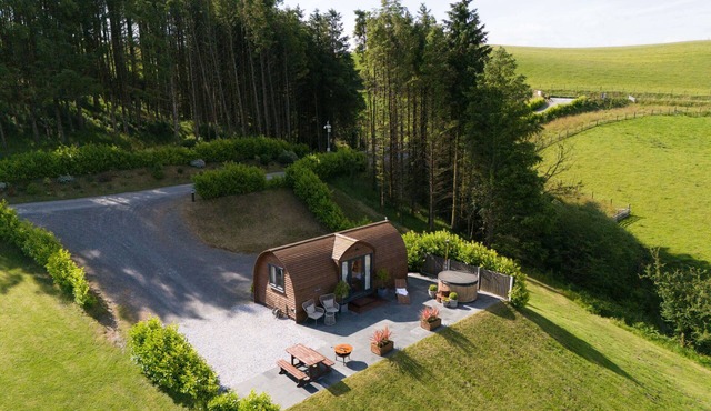 Luxury Wooden Cabin With Wood Fired Hot Tub