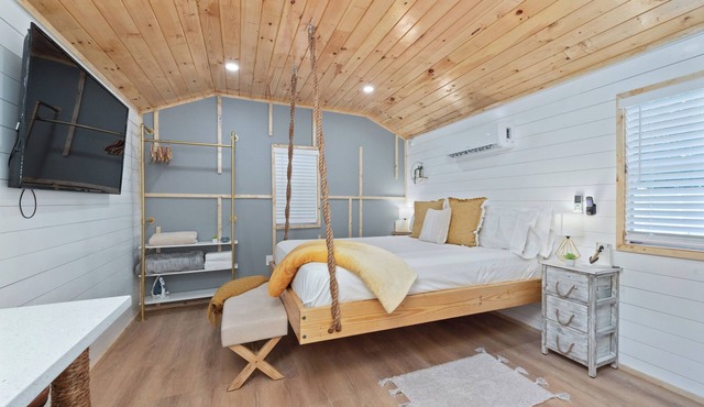 Luxury Wooden Cabin in the Heart of Orlando Florida