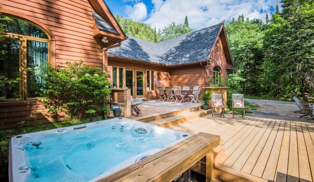 Luxury Wooden Chalet Near Mont-Tremblant