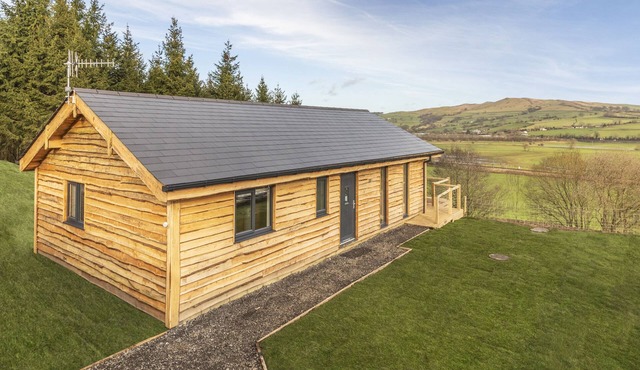 Luxury Woodside Lodge 1 with hot tubs