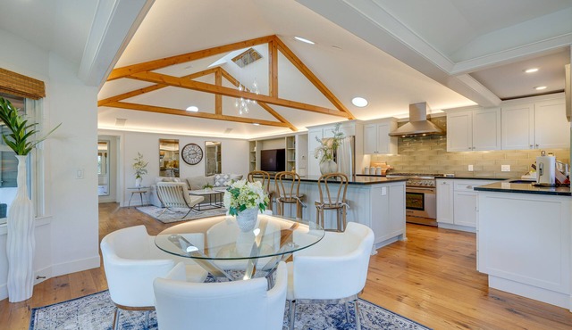 Luxury Woodside Vacation Rental w/ Patio