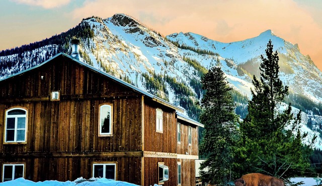 Luxury Yellowstone Chalet - Mountain Views with Sauna!