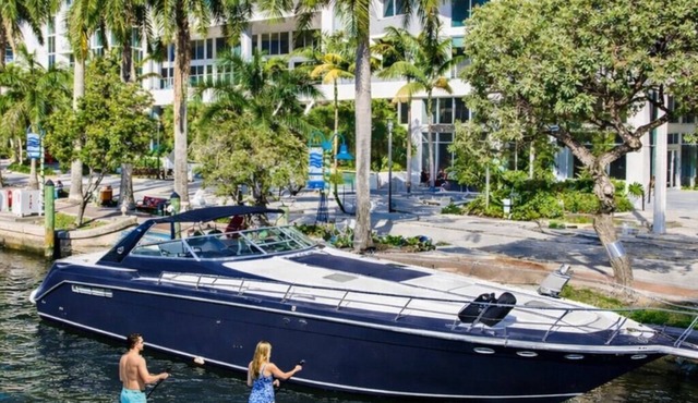 Luxury Yacht on Las Olas Riverwalk, Full Resort & Spa Access, downtown Location