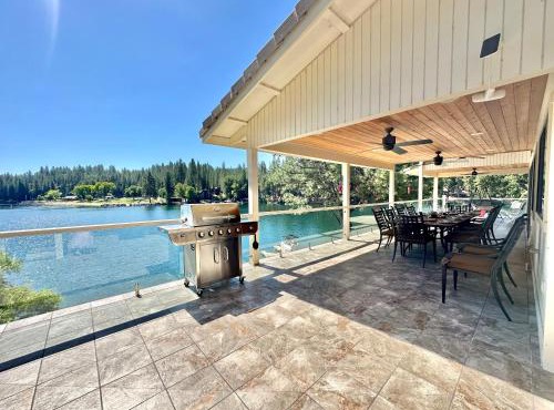 Luxury Yosemite Lake House
