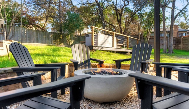 Luxury Zilker Home Pool Hot Tub Kitchen