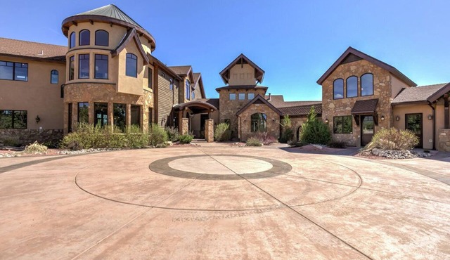 Luxury Zion Villa, Epic Views, Gourmet kitchen, Hot tub, Great Family Retreat