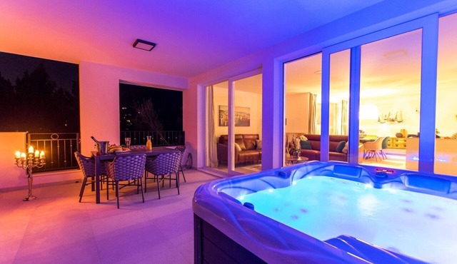 LuxuryAptInVilla Opal SharedPool HotTub Sea View